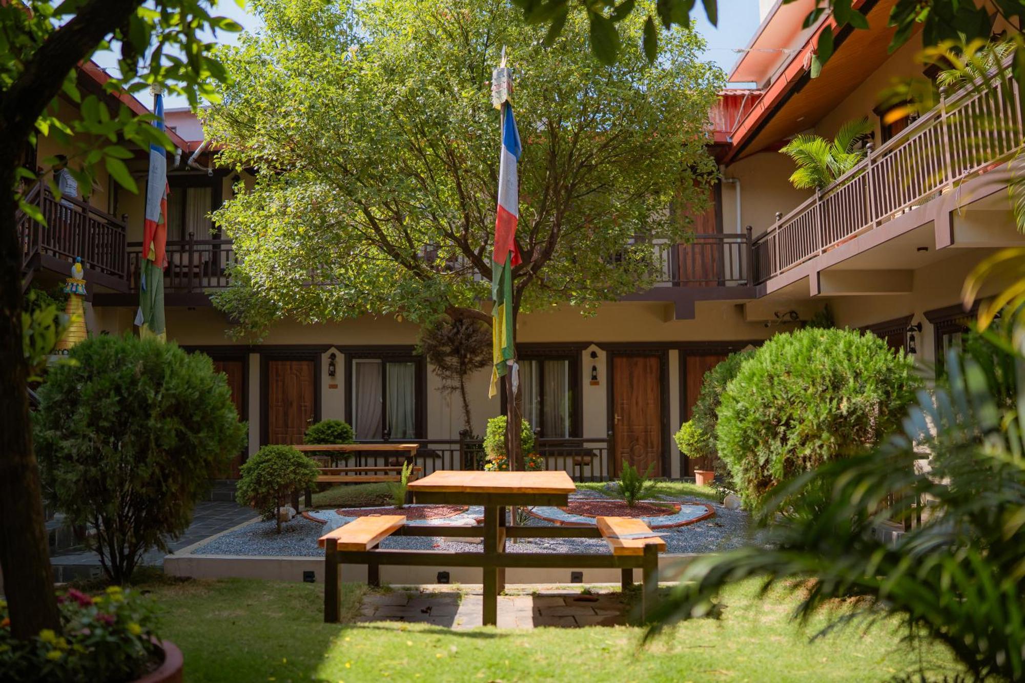 Busy Bee Resort, Pokhara Exterior photo