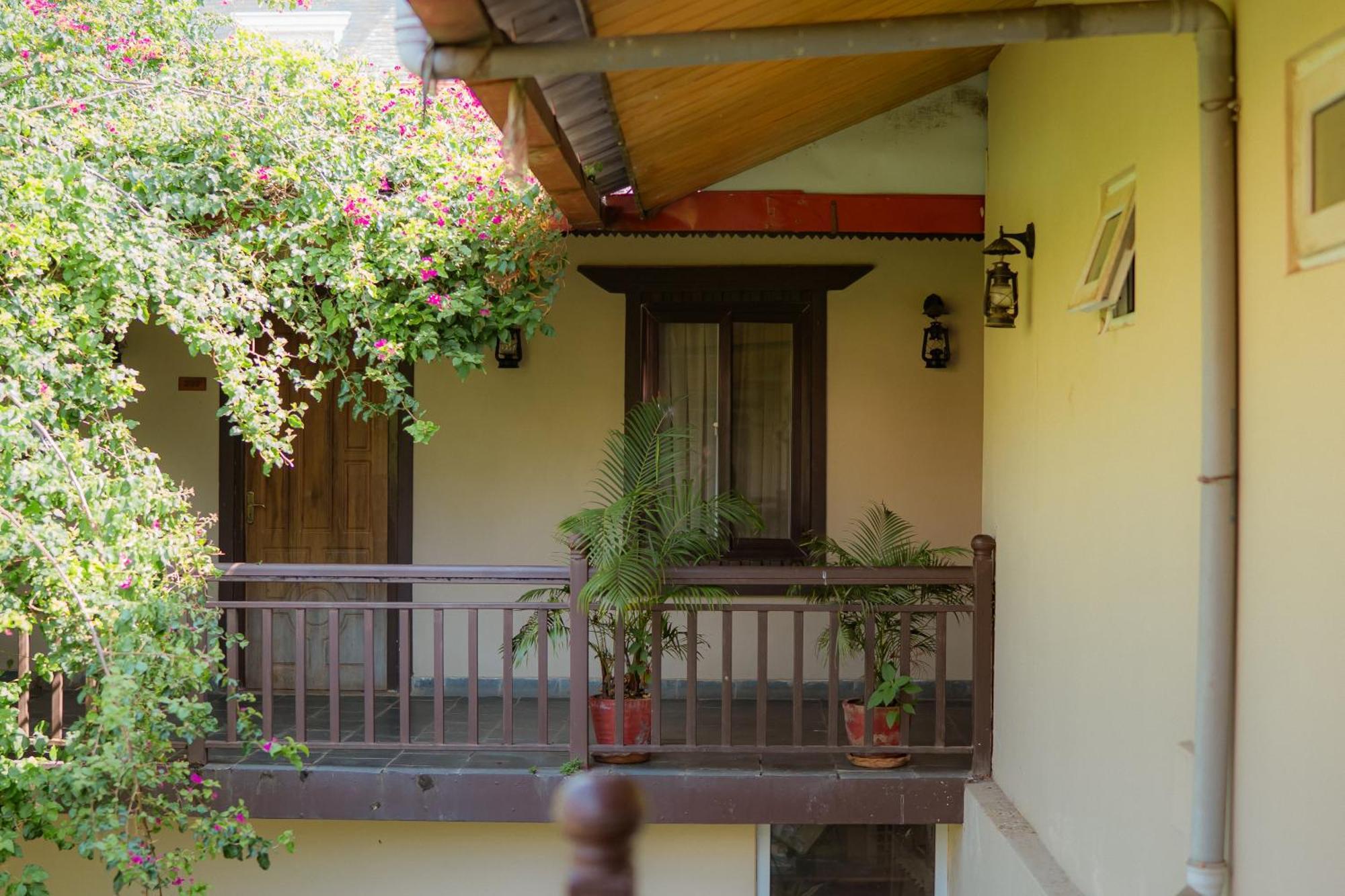 Busy Bee Resort, Pokhara Exterior photo